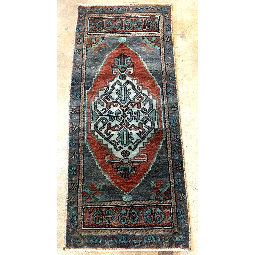 Vintage Turkish Anatolian 100% Wool Handwoven 1'7 x 3'8 feet Carpet Prayer Rug